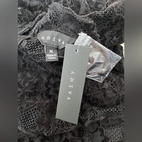 BNWT Black Lace Longsleeve Mockneck Top with Tank Top 👚 - Picture 4 of 6